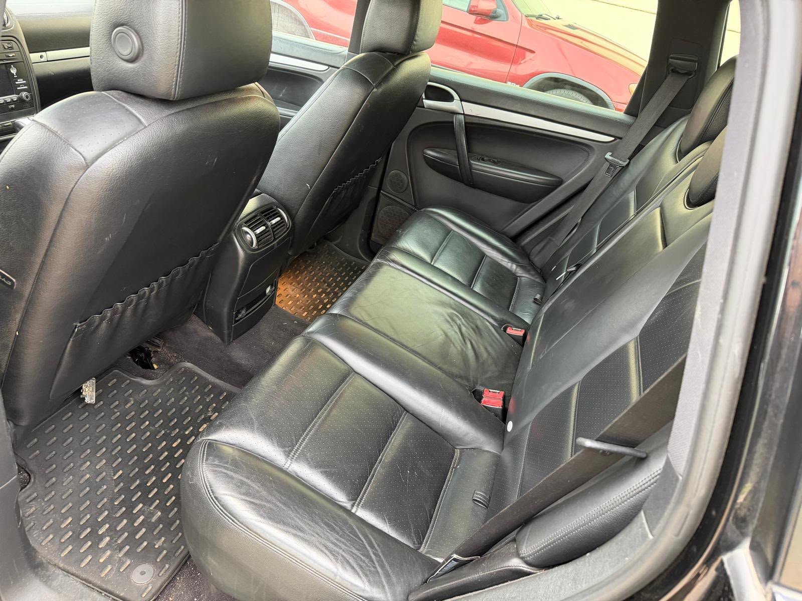 
								Porsche Cayenne 2009 full									