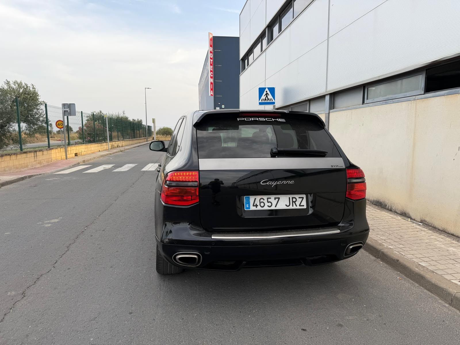 
								Porsche Cayenne 2009 full									