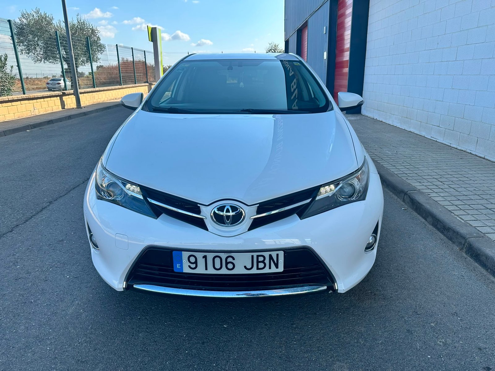 
								Toyota Auris 2015 full									