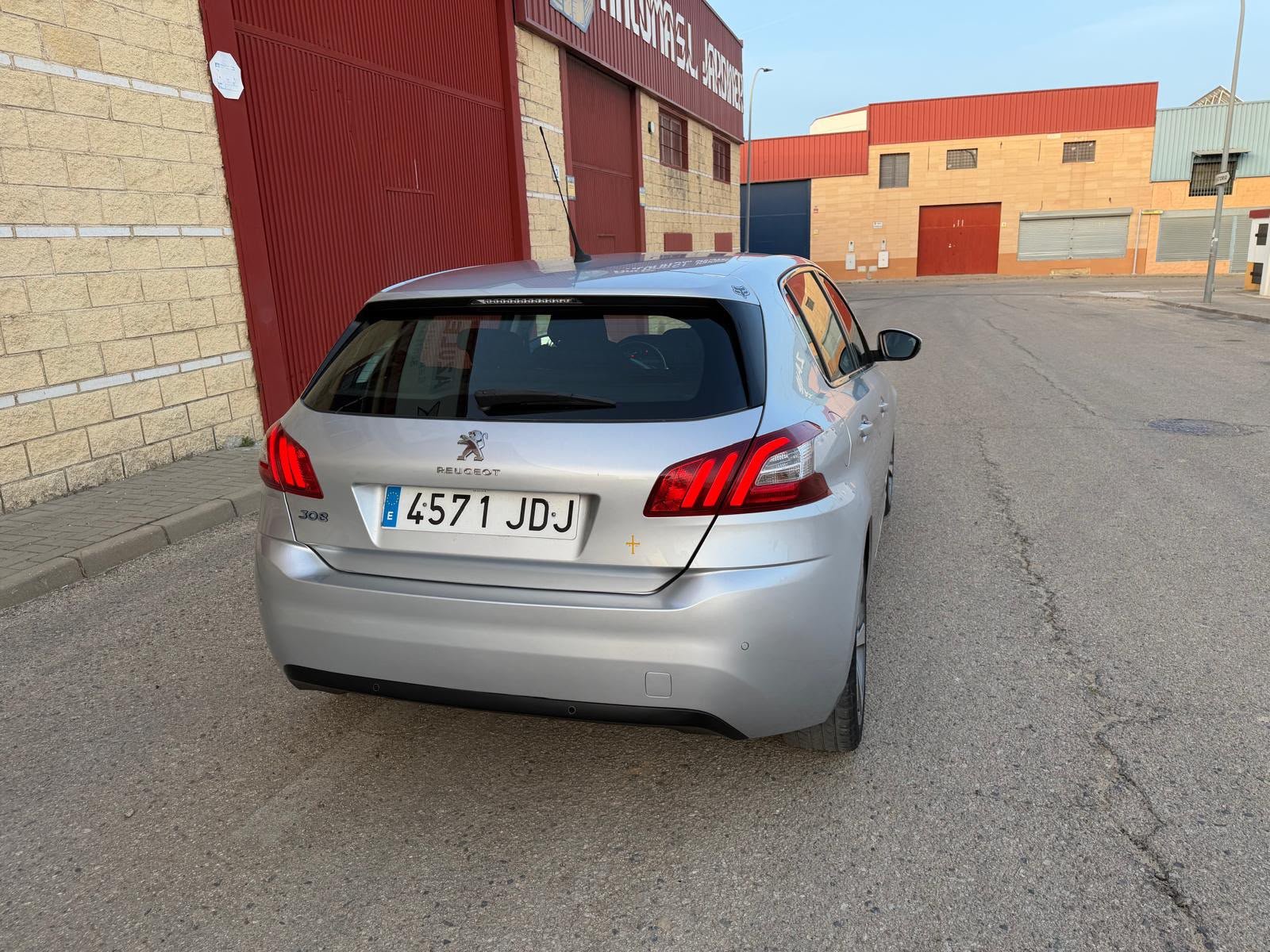 
								Peugeot 308 2015 full									