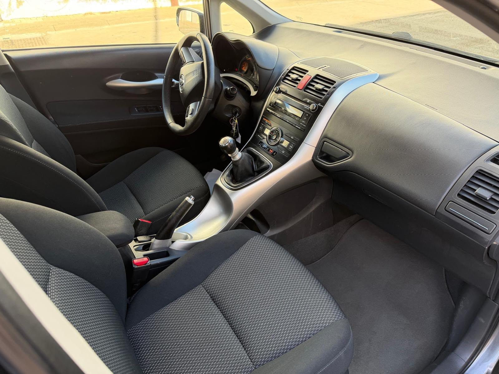 
								Toyota Auris 2011 full									