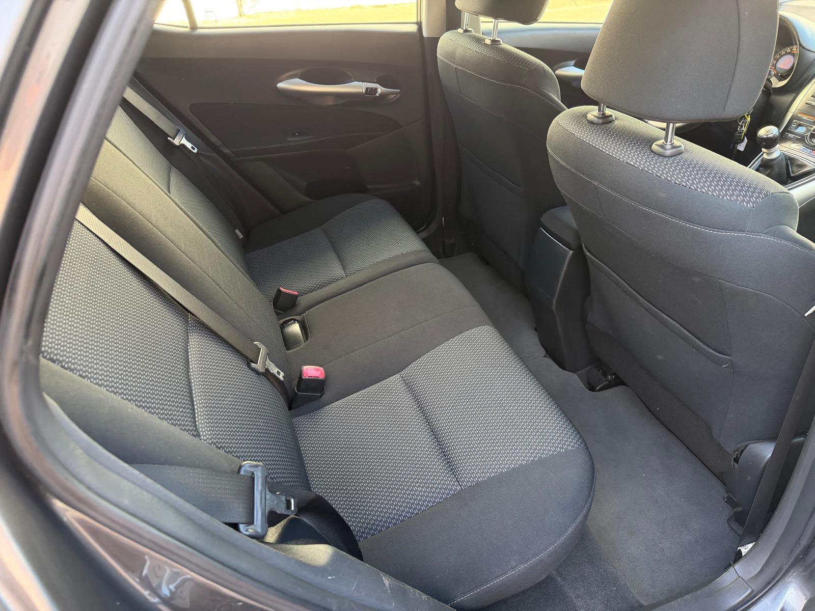 
								Toyota Auris 2011 full									