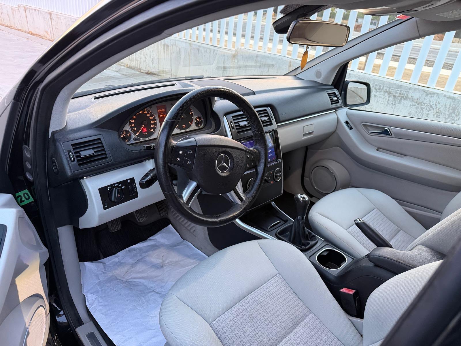 
								Mercedes-Benz Clase B180 2009 full									